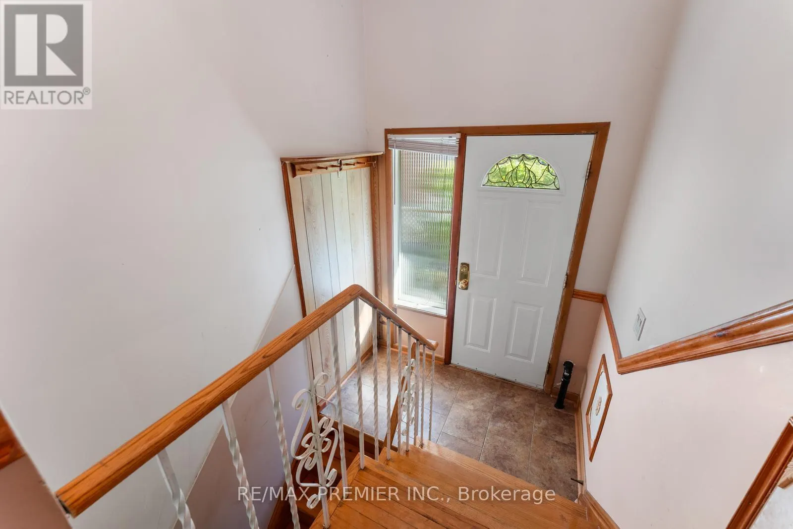 219 LA ROSE AVENUE