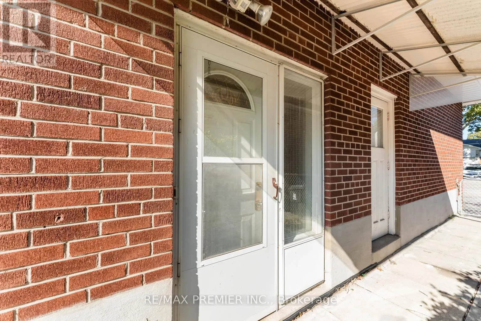 219 LA ROSE AVENUE