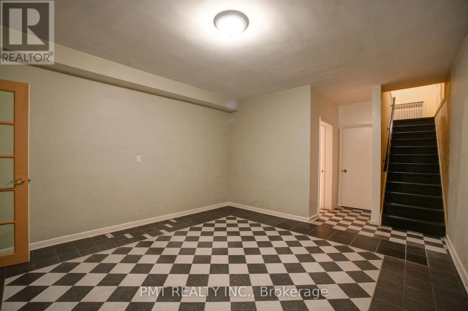 16 CAROUSEL COURT