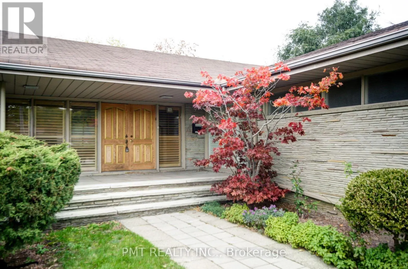16 CAROUSEL COURT