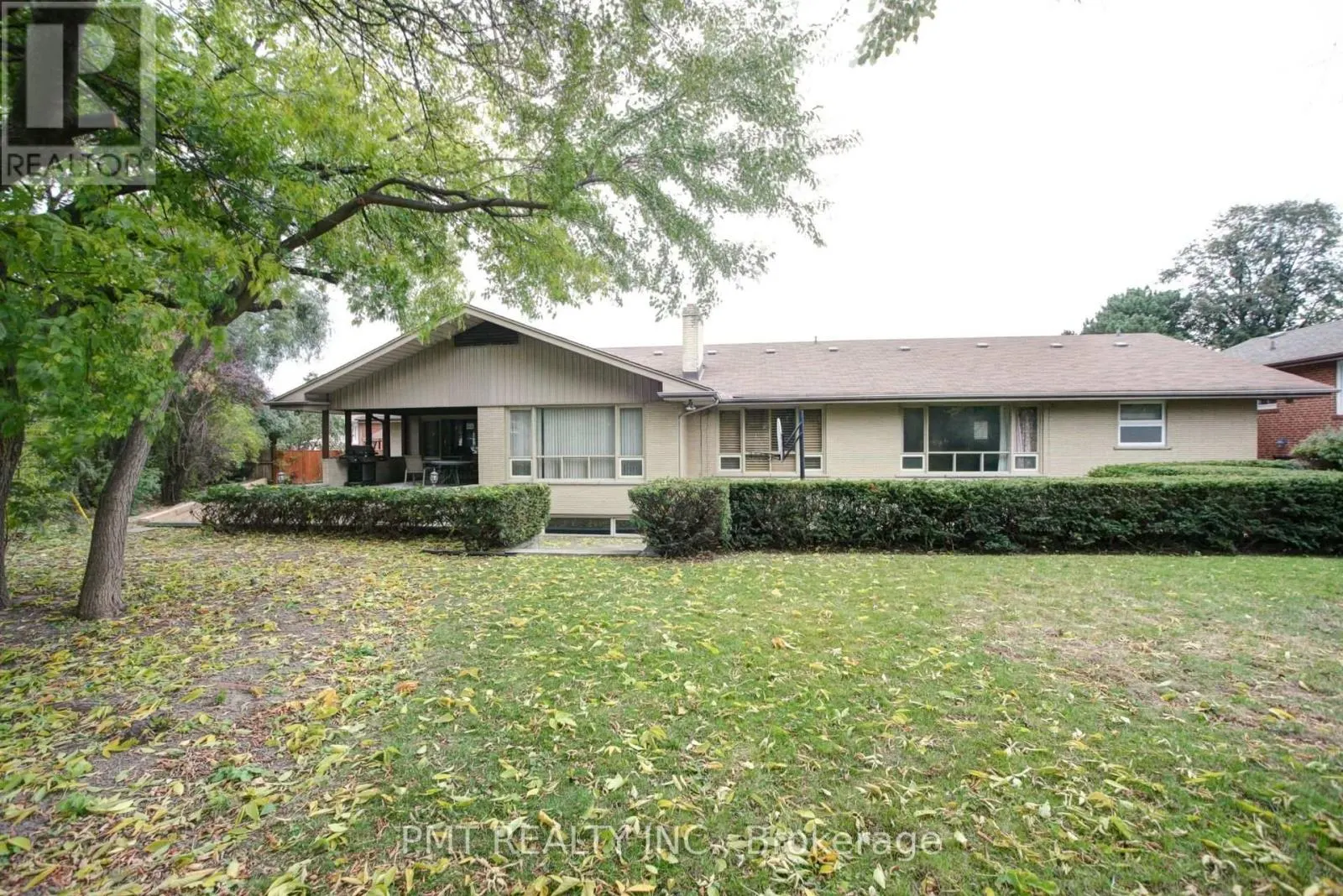 16 CAROUSEL COURT