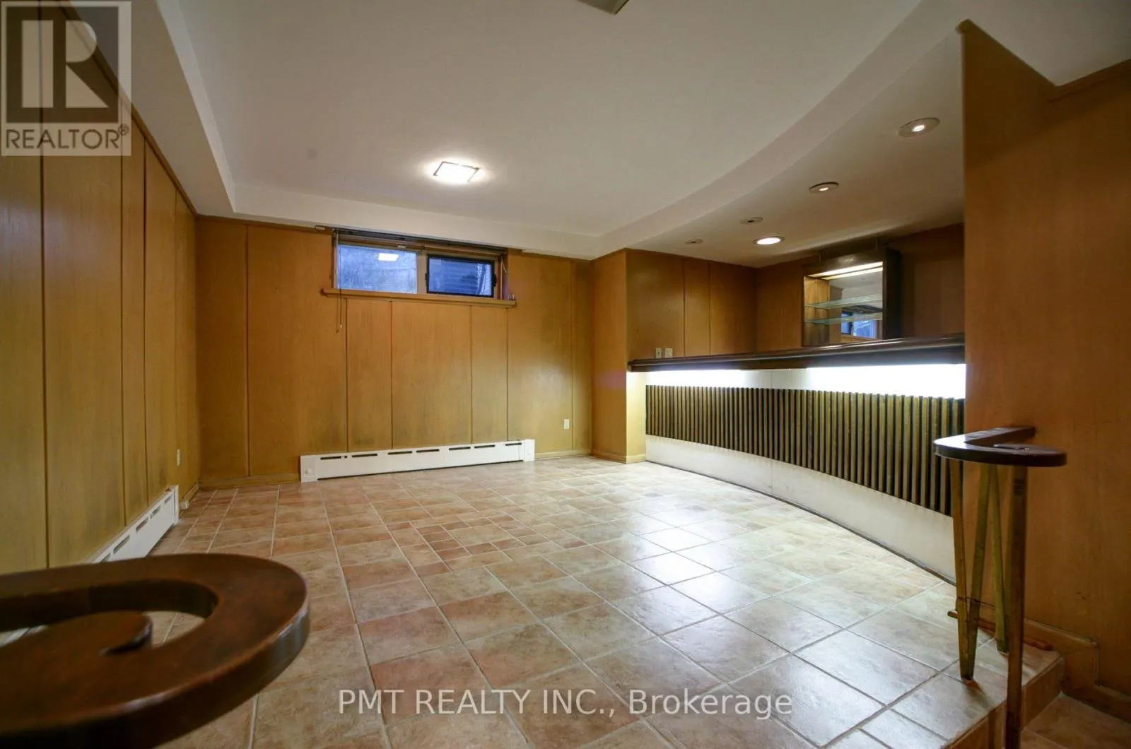 16 CAROUSEL COURT