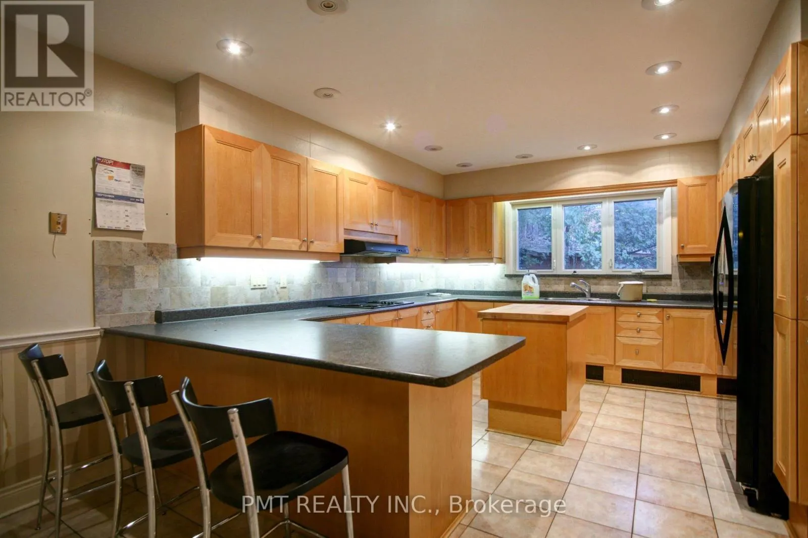 16 CAROUSEL COURT