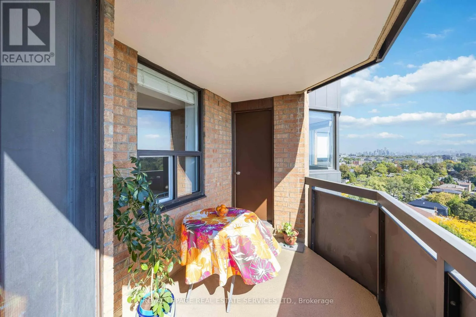 1410 - 3845 LAKESHORE BOULEVARD W