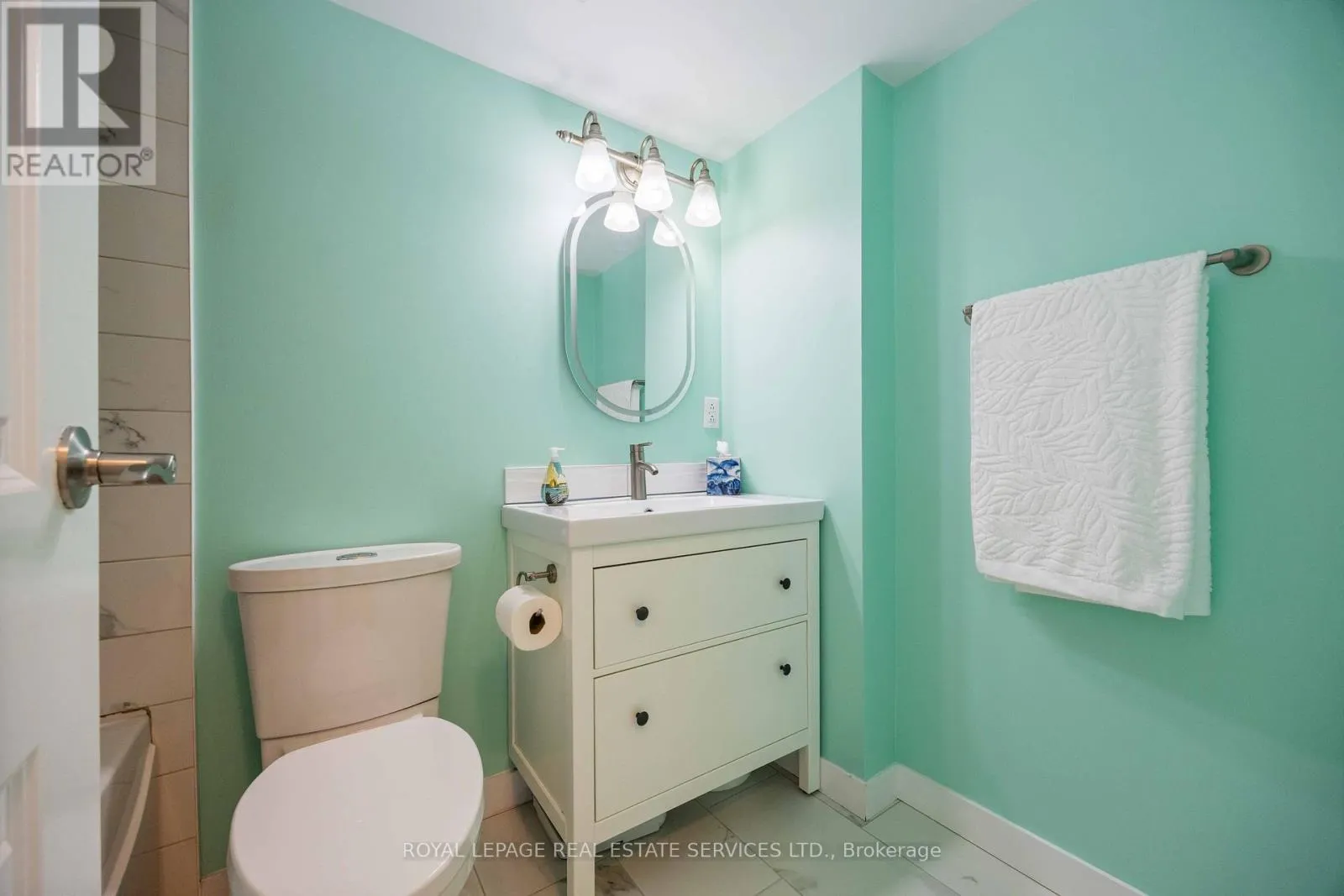1410 - 3845 LAKESHORE BOULEVARD W