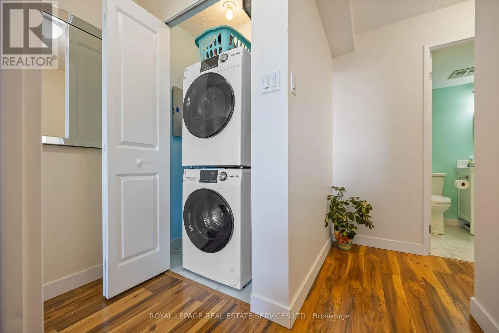 1410 - 3845 LAKESHORE BOULEVARD W