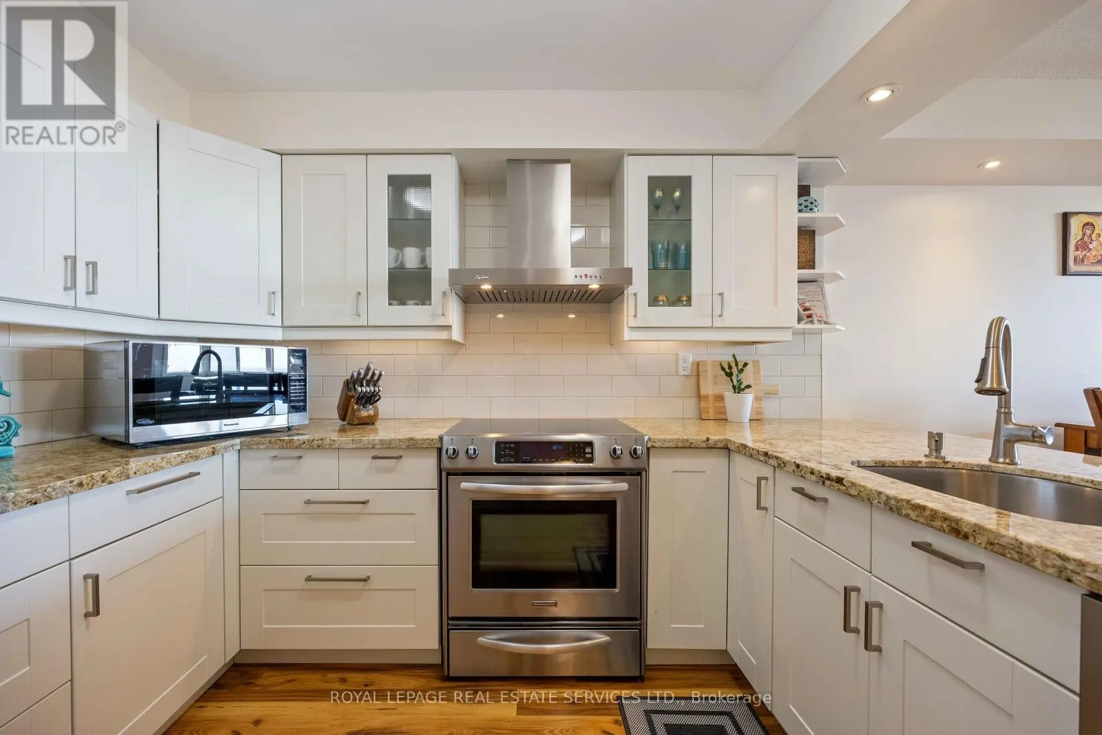1410 - 3845 LAKESHORE BOULEVARD W