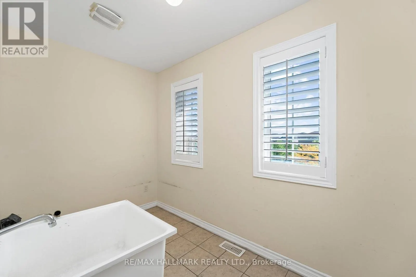 18 MORROW BAY DRIVE