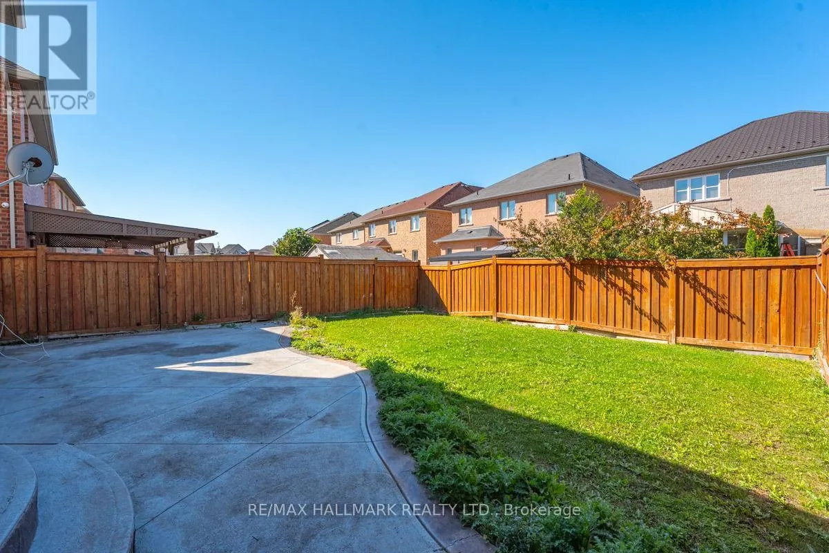 18 MORROW BAY DRIVE