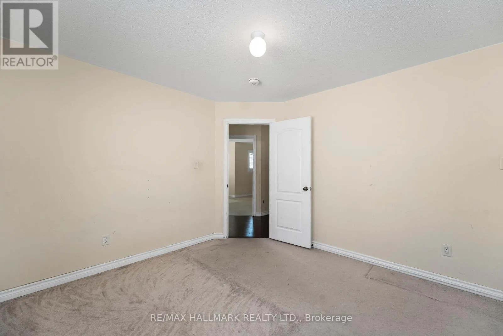18 MORROW BAY DRIVE
