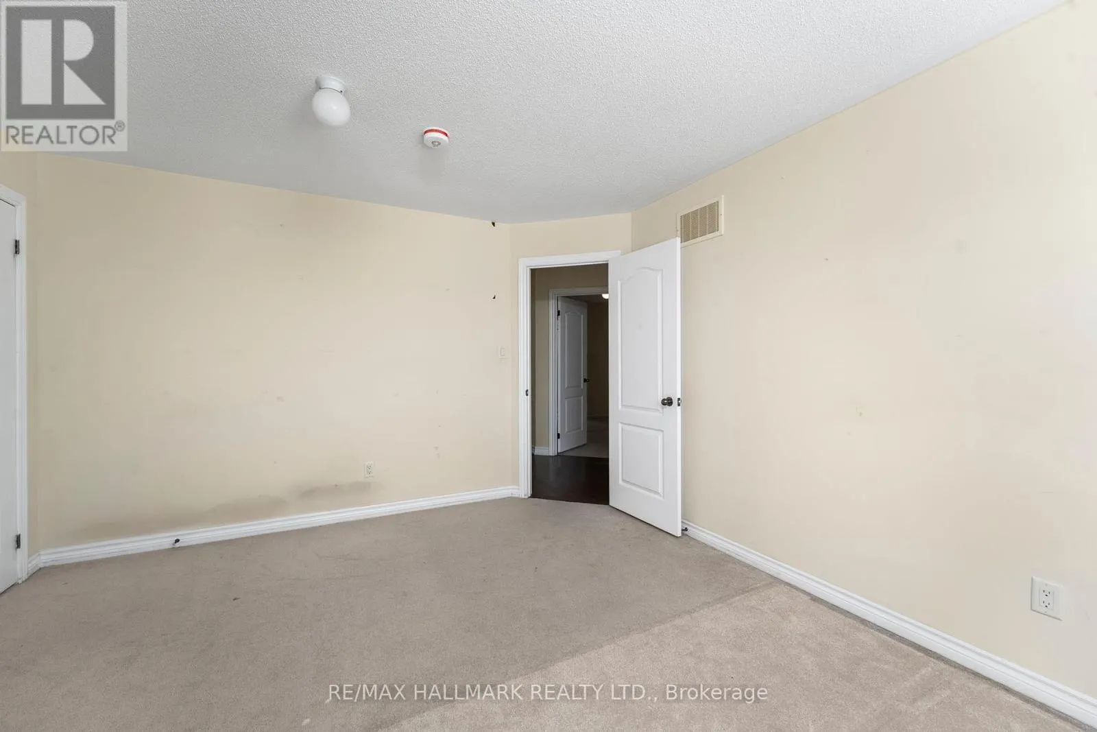 18 MORROW BAY DRIVE