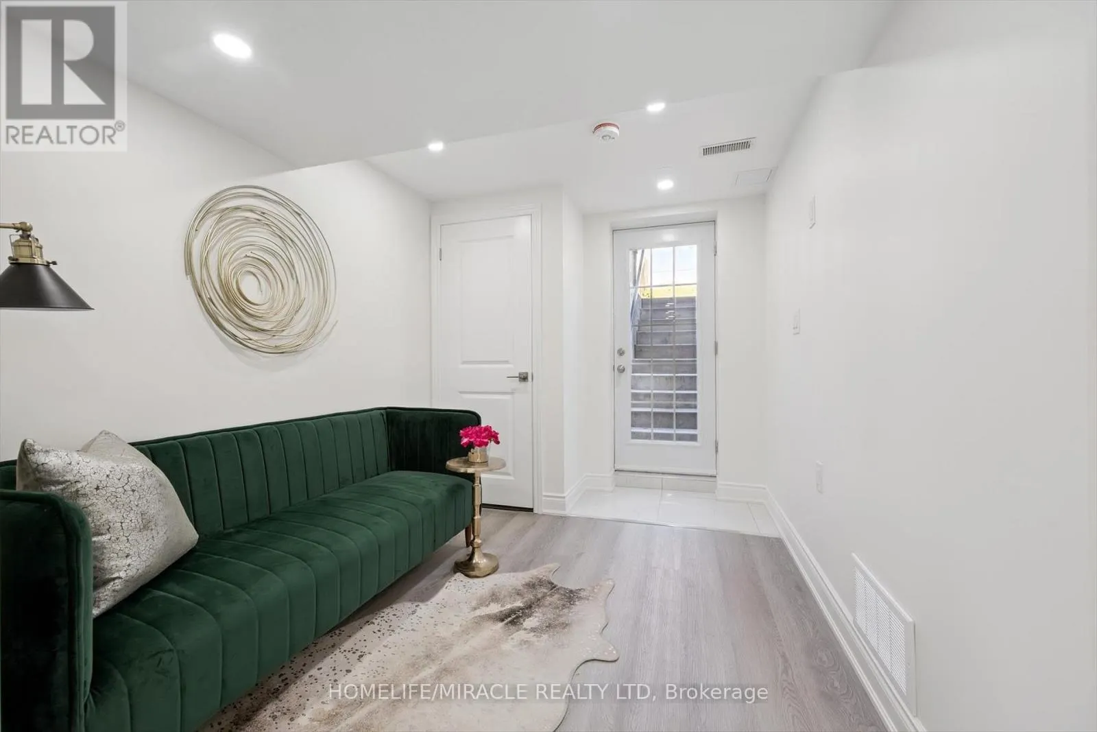 7562 BLACK WALNUT TRAIL
