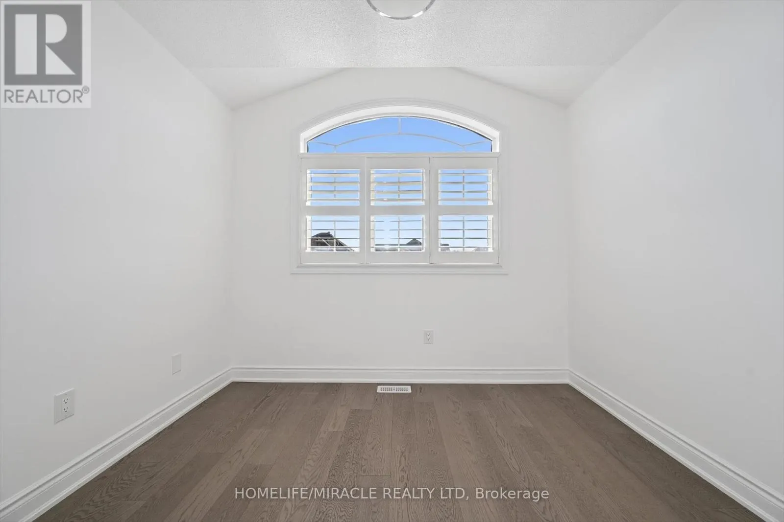 7562 BLACK WALNUT TRAIL