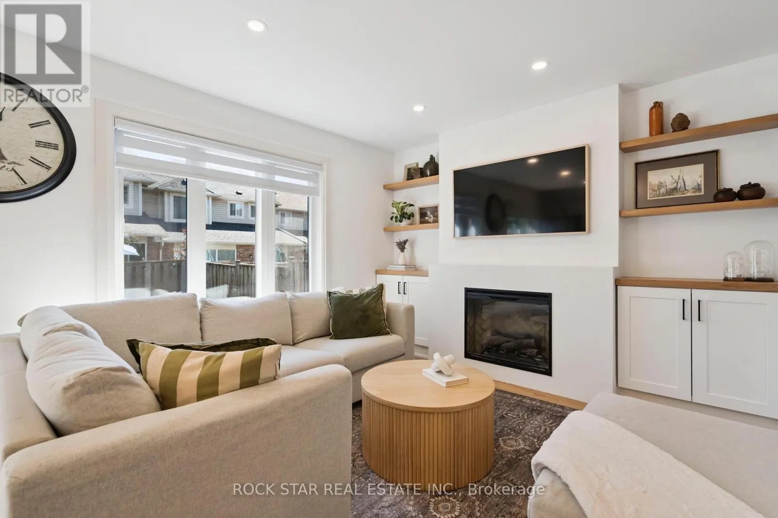 2438 BAINTREE CRESCENT