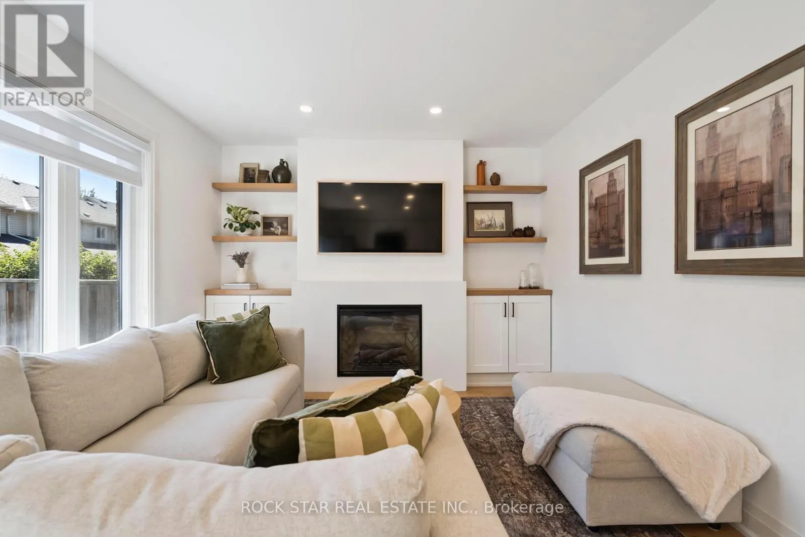 2438 BAINTREE CRESCENT