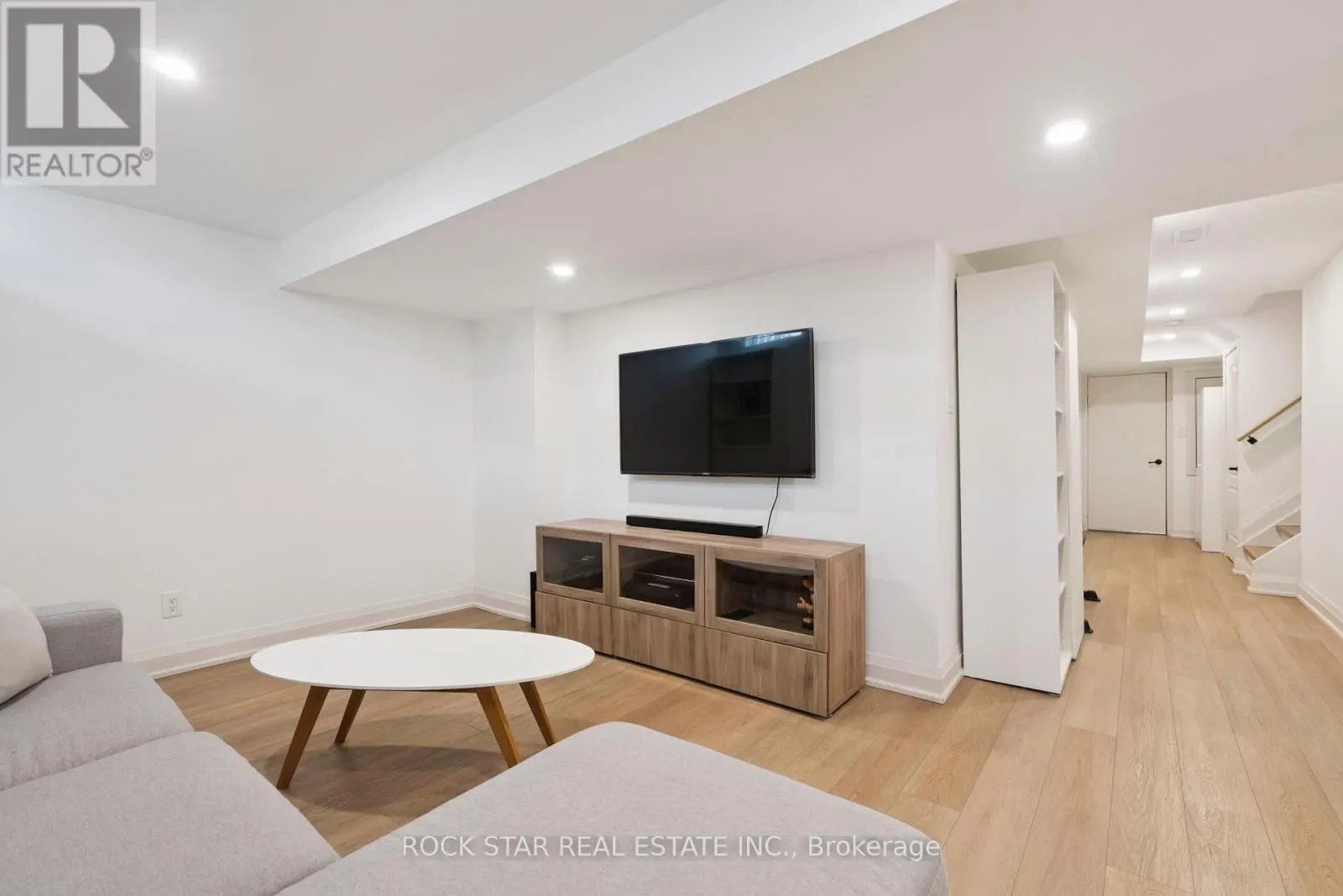 2438 BAINTREE CRESCENT