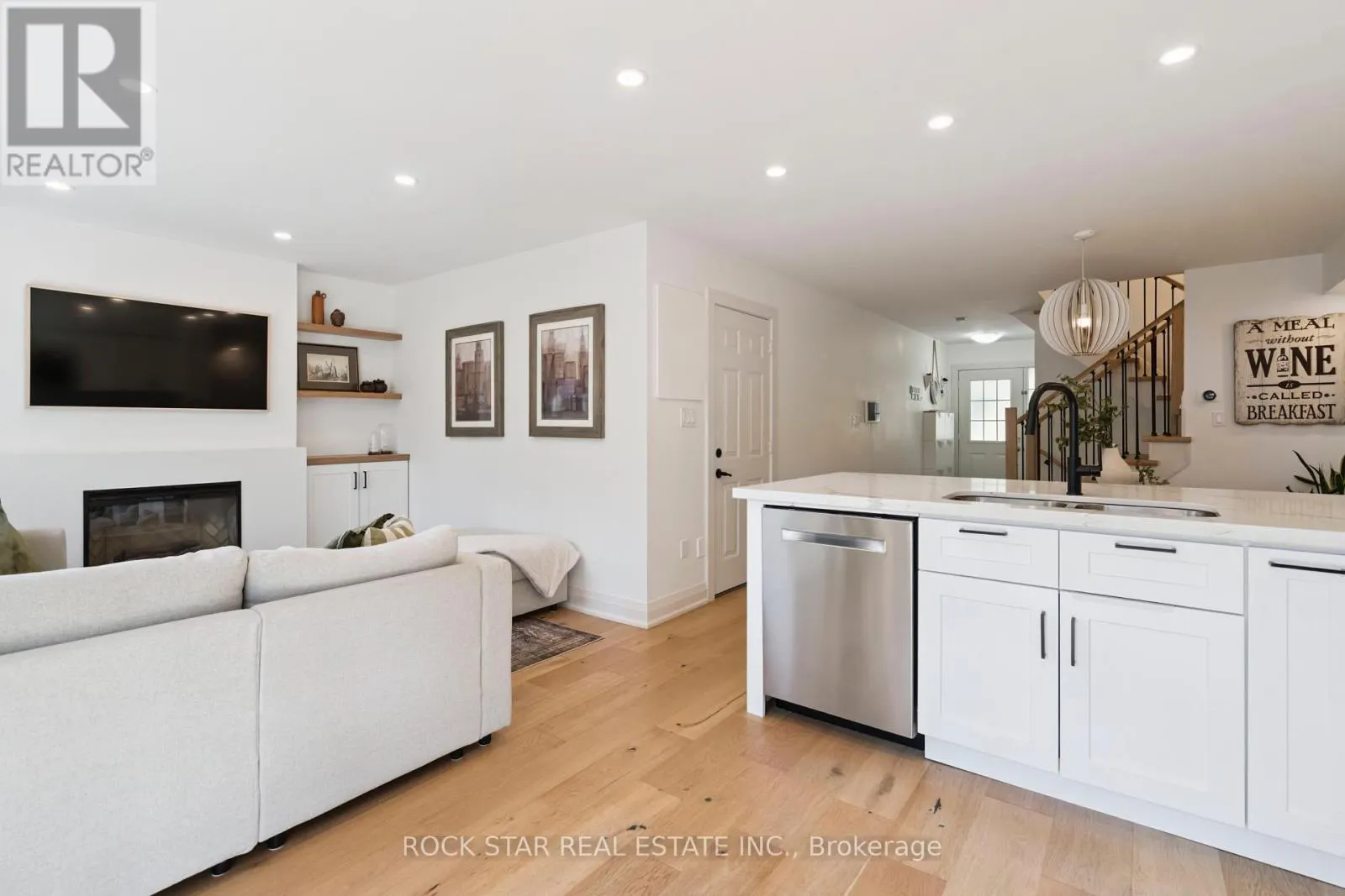 2438 BAINTREE CRESCENT