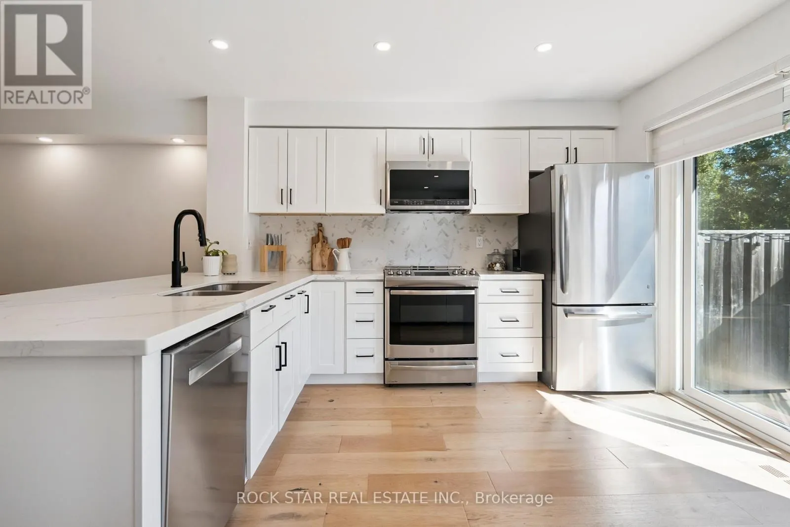 2438 BAINTREE CRESCENT