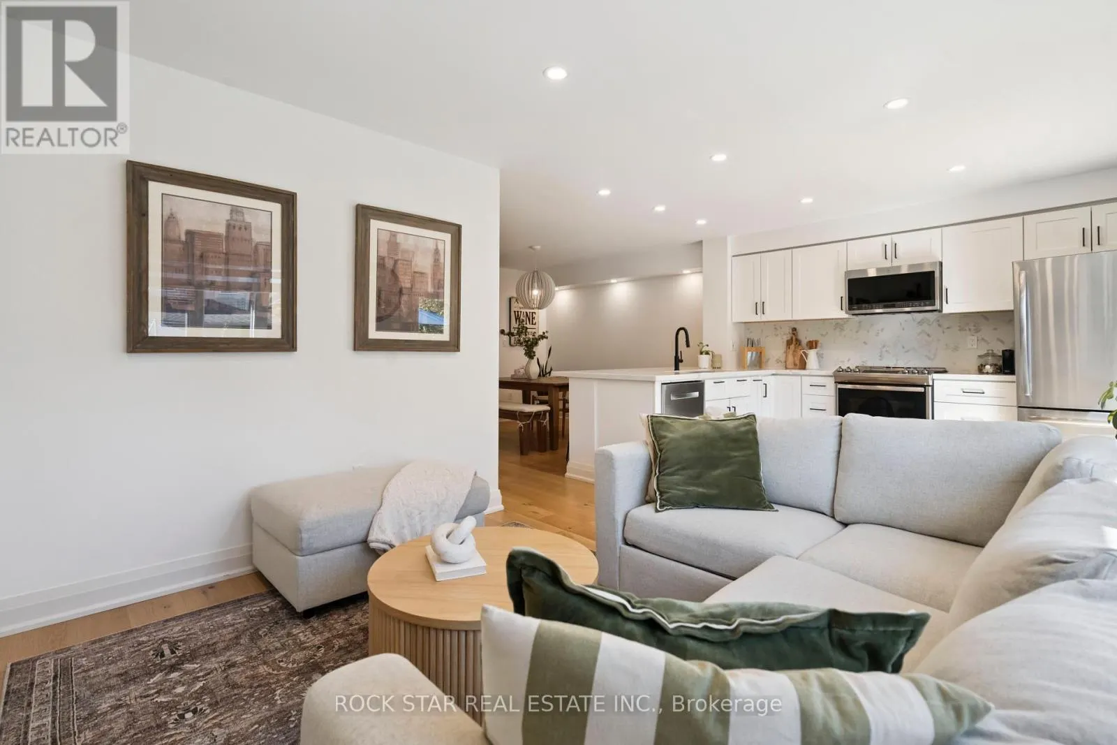 2438 BAINTREE CRESCENT