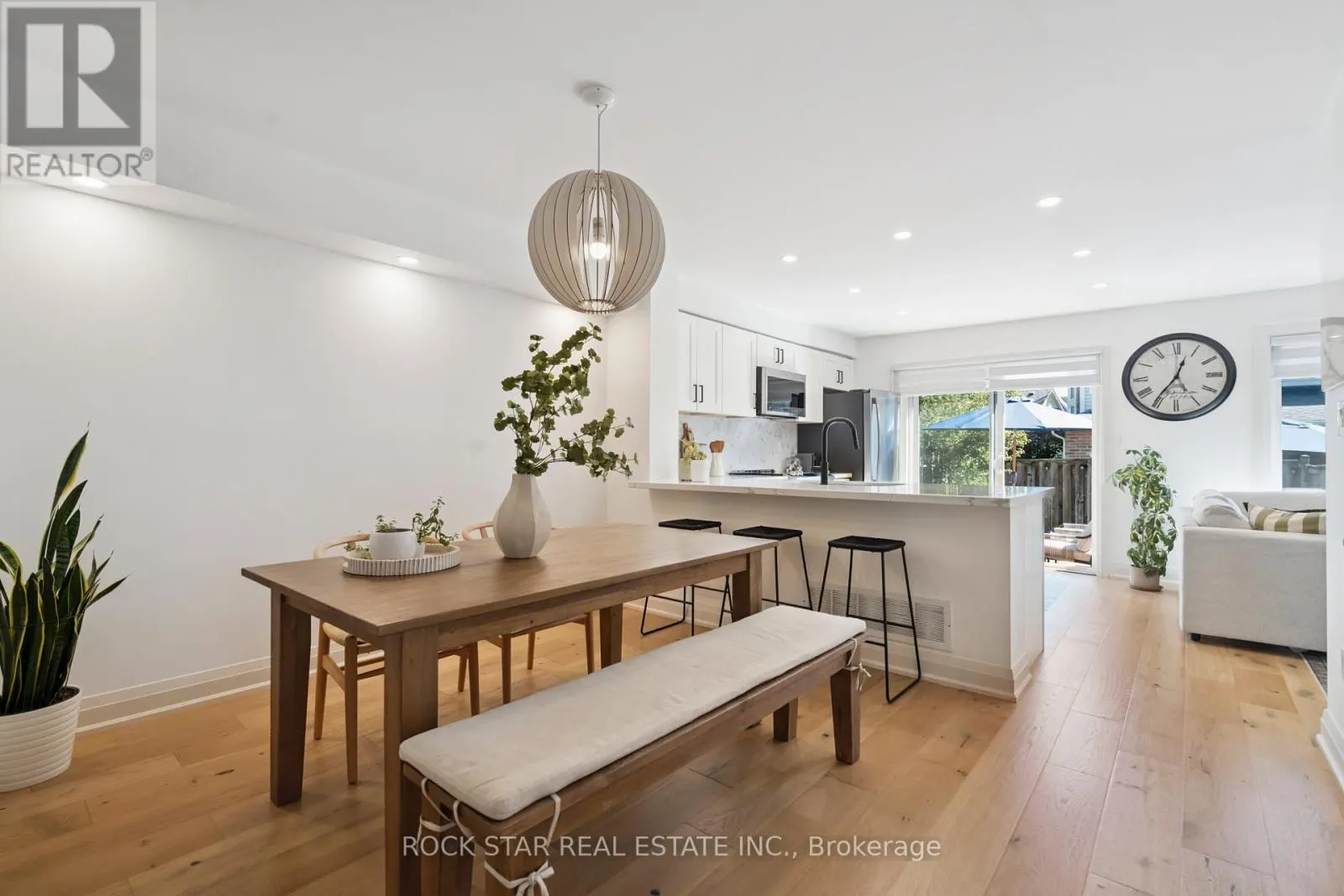 2438 BAINTREE CRESCENT