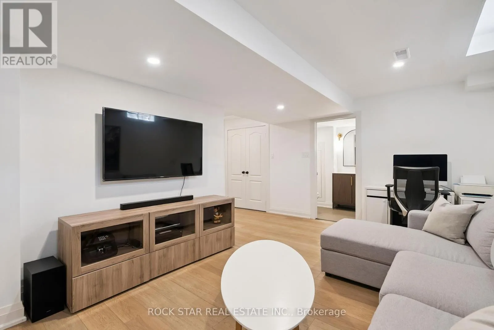 2438 BAINTREE CRESCENT