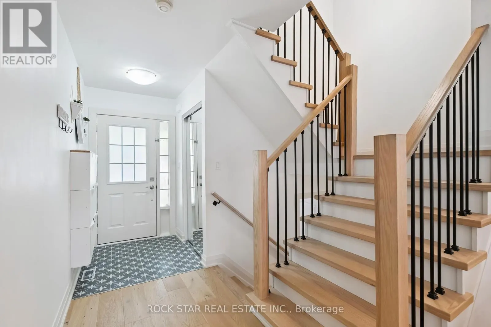 2438 BAINTREE CRESCENT