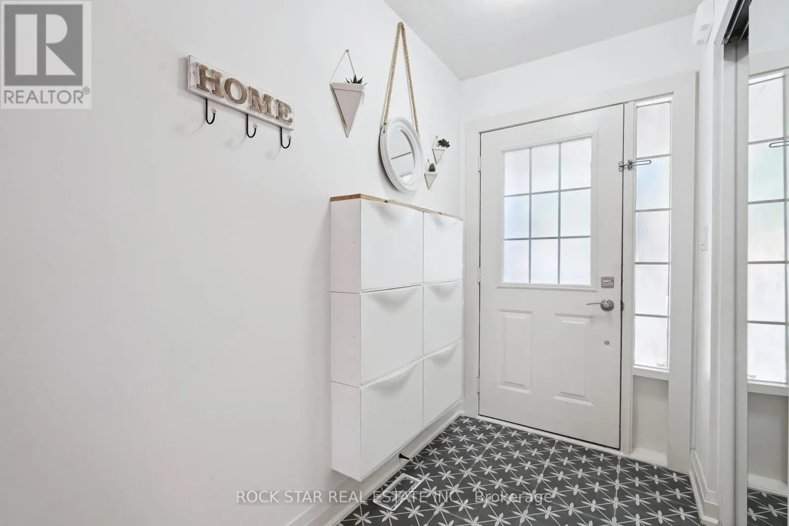 2438 BAINTREE CRESCENT