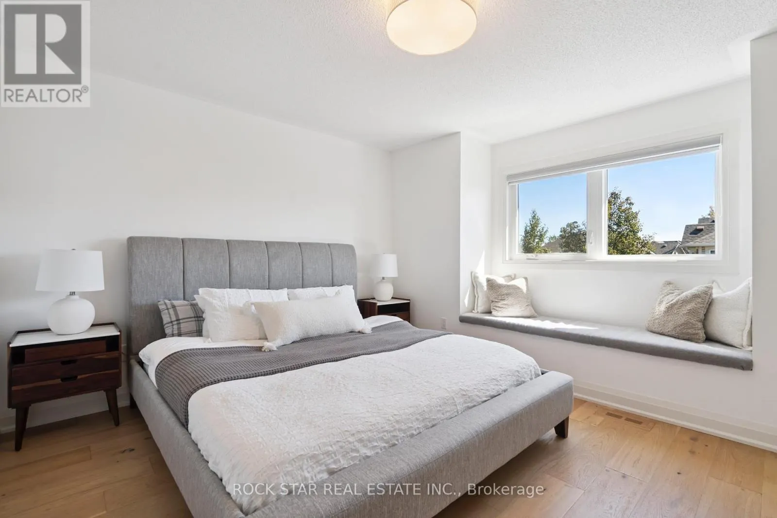 2438 BAINTREE CRESCENT
