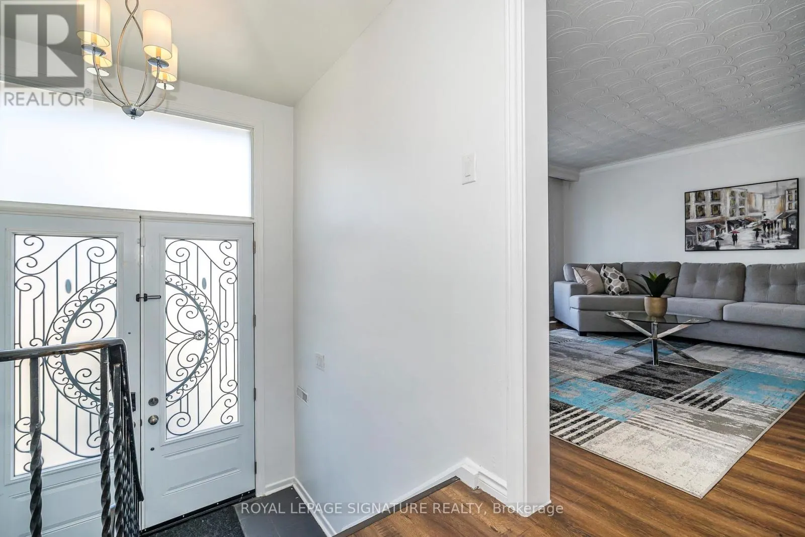 3562 LADDIE CRESCENT