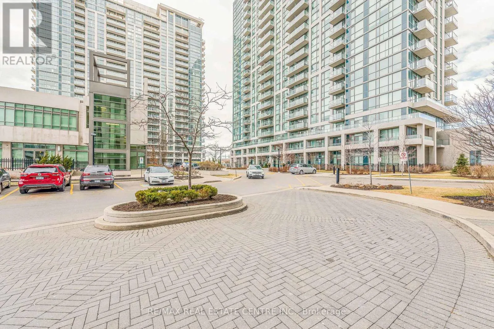 2116 - 339 RATHBURN ROAD W