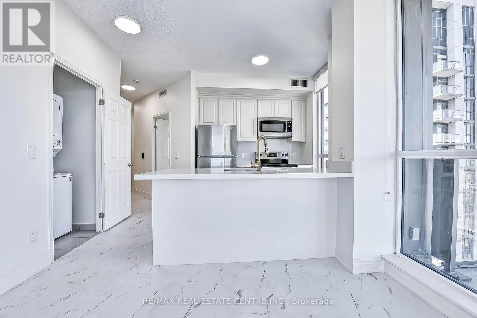 2116 - 339 RATHBURN ROAD W