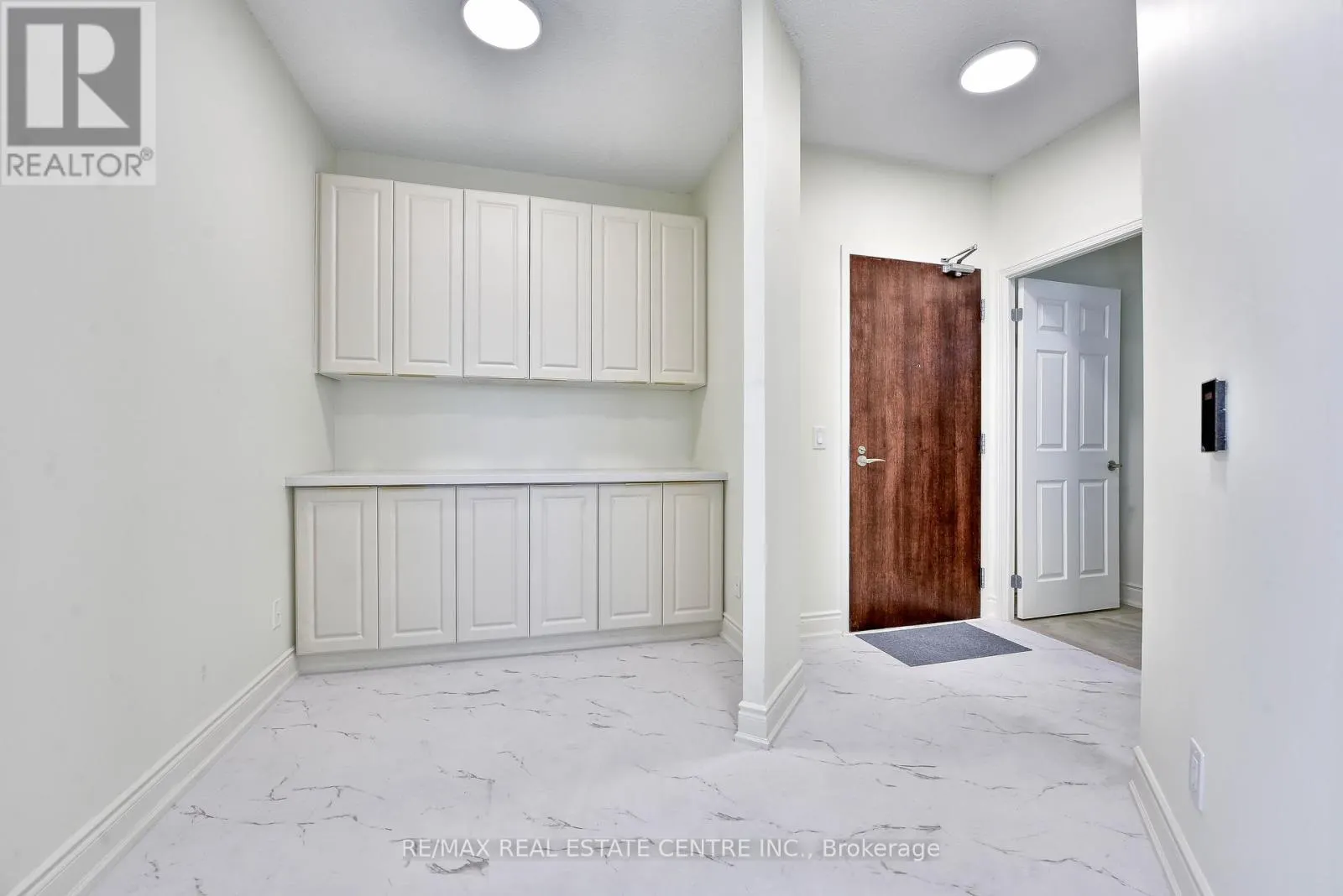 2116 - 339 RATHBURN ROAD W