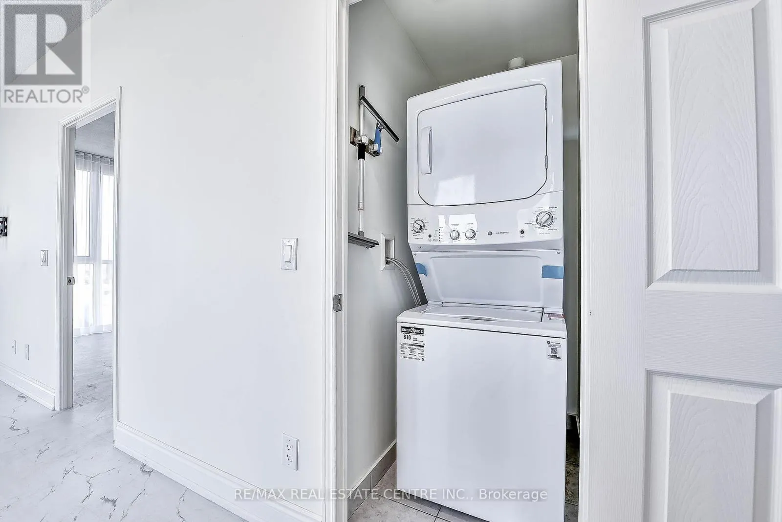 2116 - 339 RATHBURN ROAD W