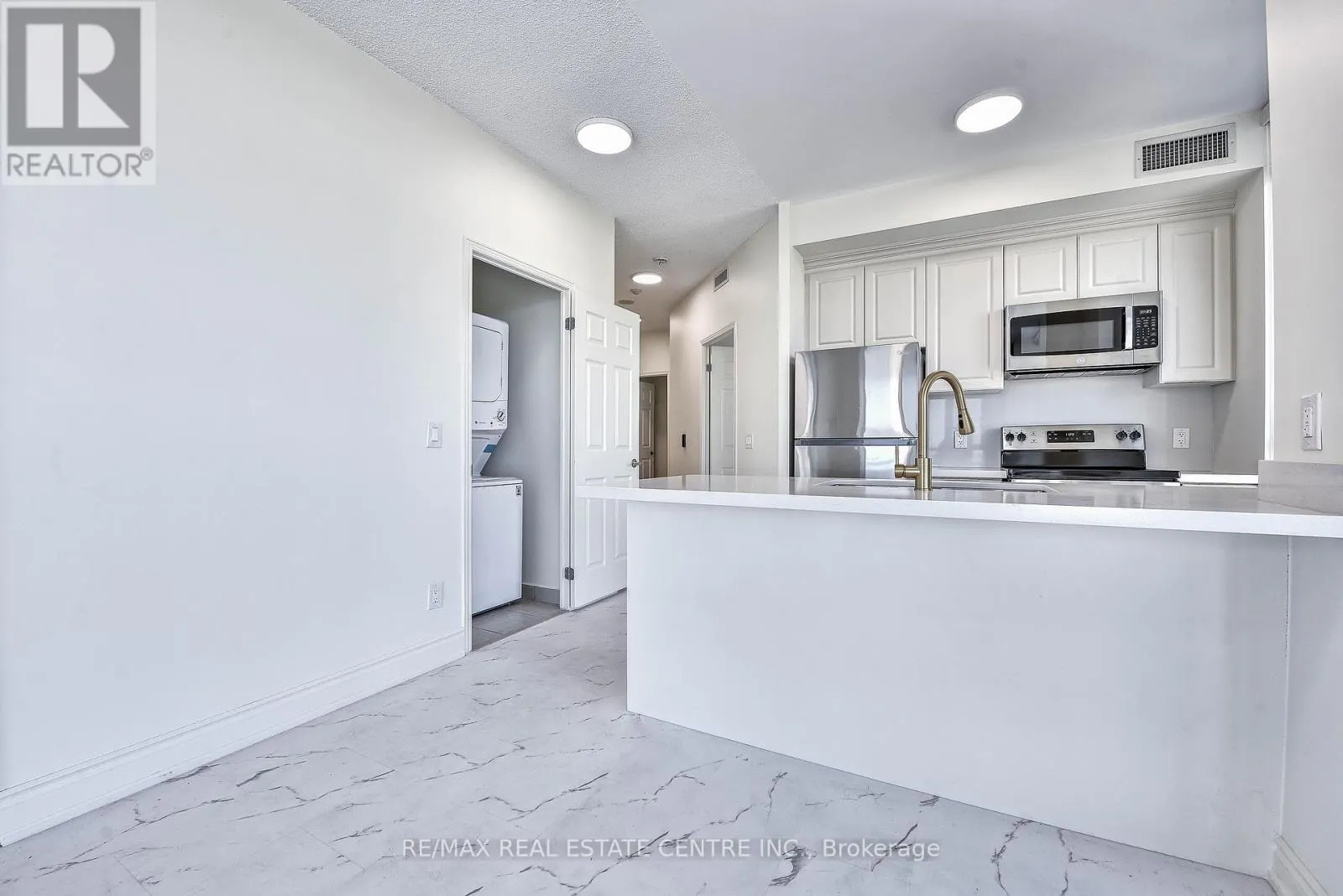 2116 - 339 RATHBURN ROAD W