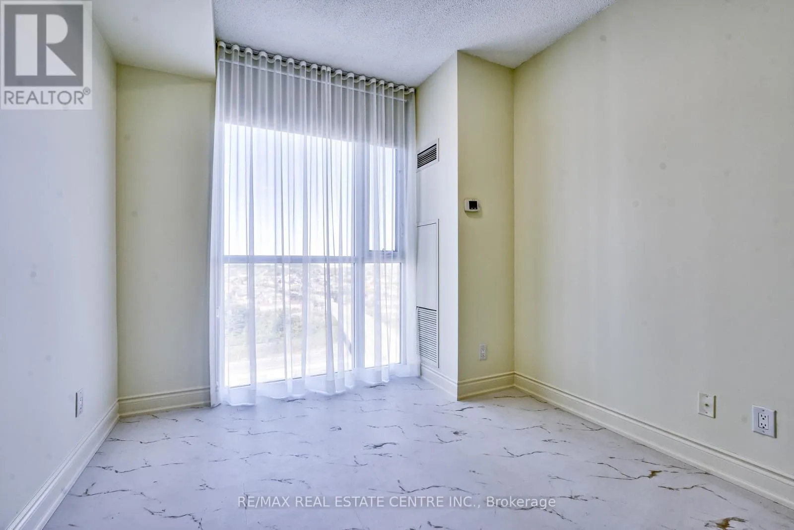 2116 - 339 RATHBURN ROAD W