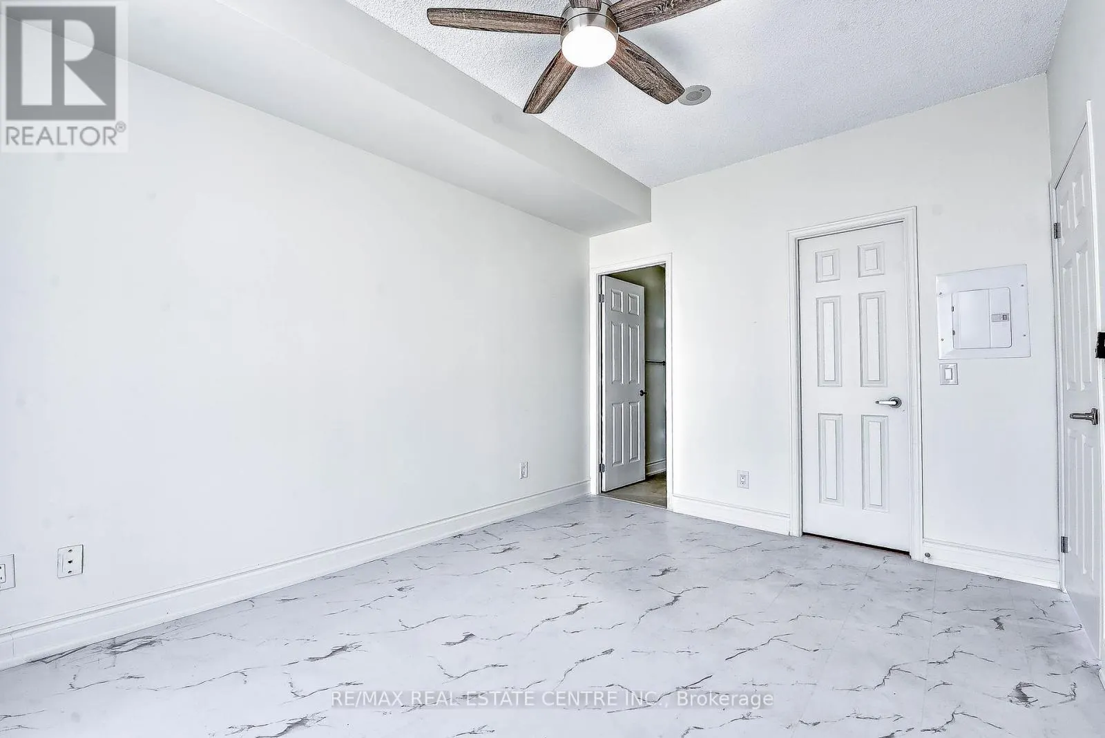 2116 - 339 RATHBURN ROAD W