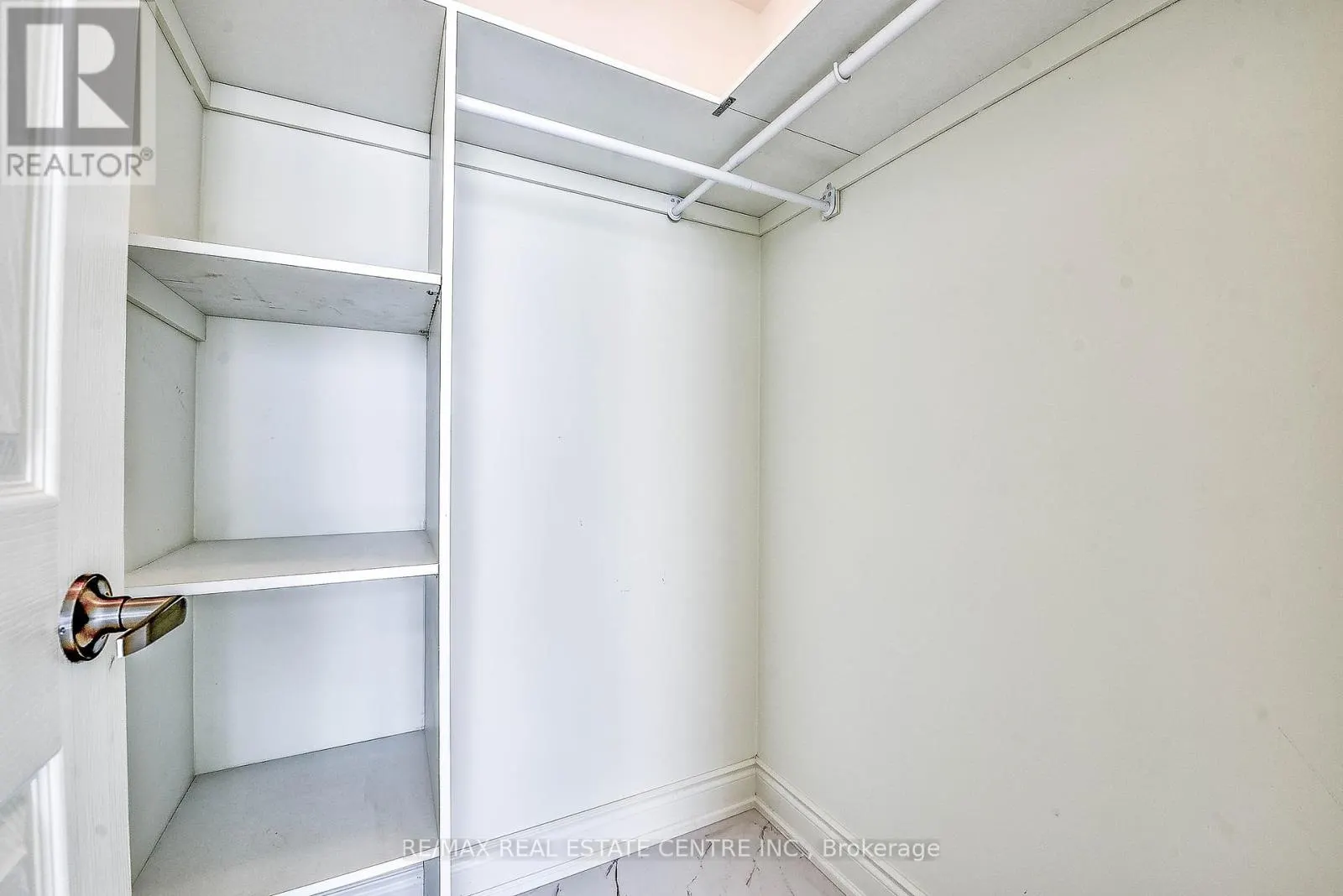 2116 - 339 RATHBURN ROAD W