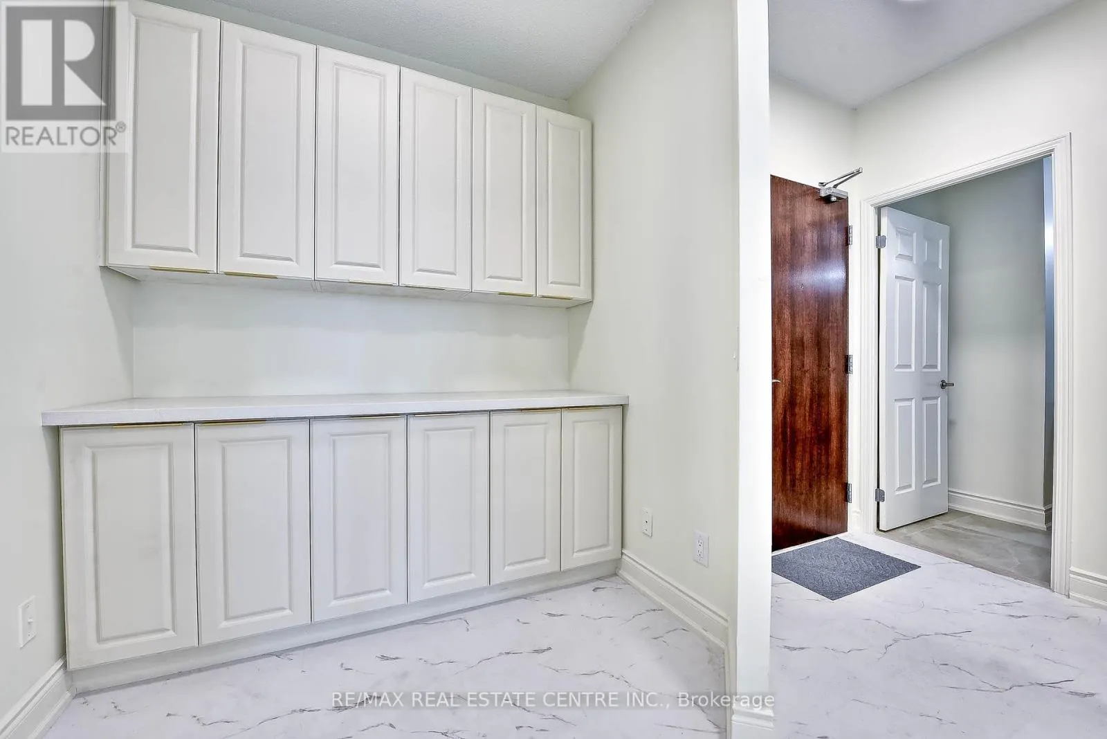2116 - 339 RATHBURN ROAD W
