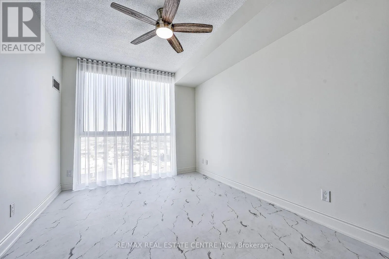 2116 - 339 RATHBURN ROAD W