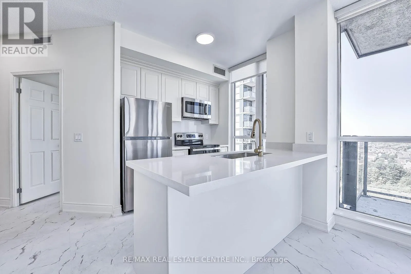 2116 - 339 RATHBURN ROAD W