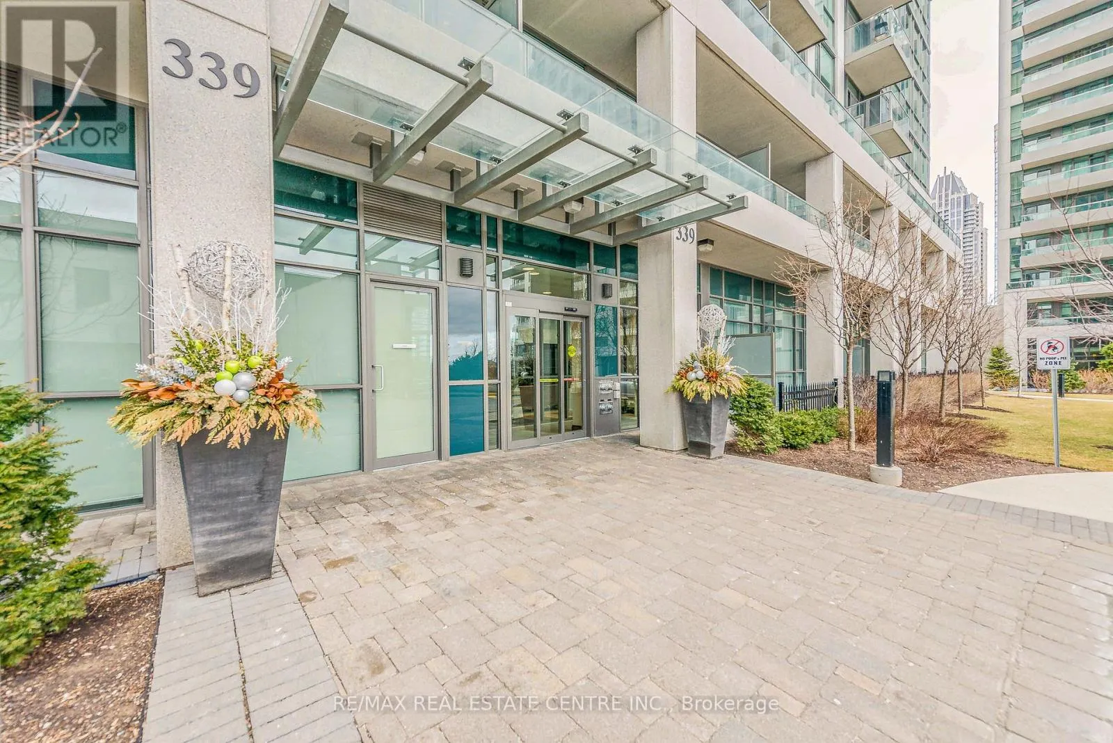 2116 - 339 RATHBURN ROAD W