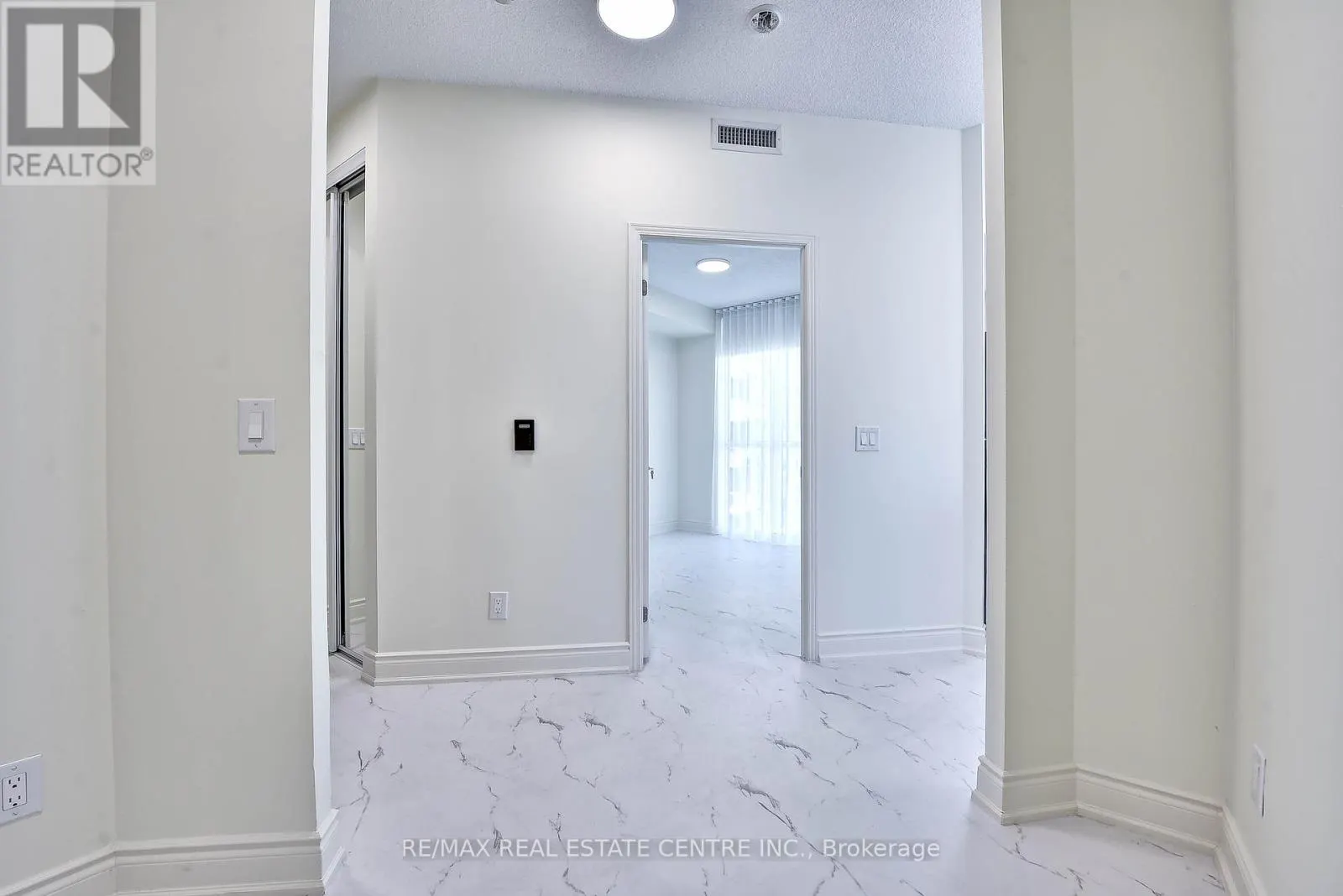 2116 - 339 RATHBURN ROAD W