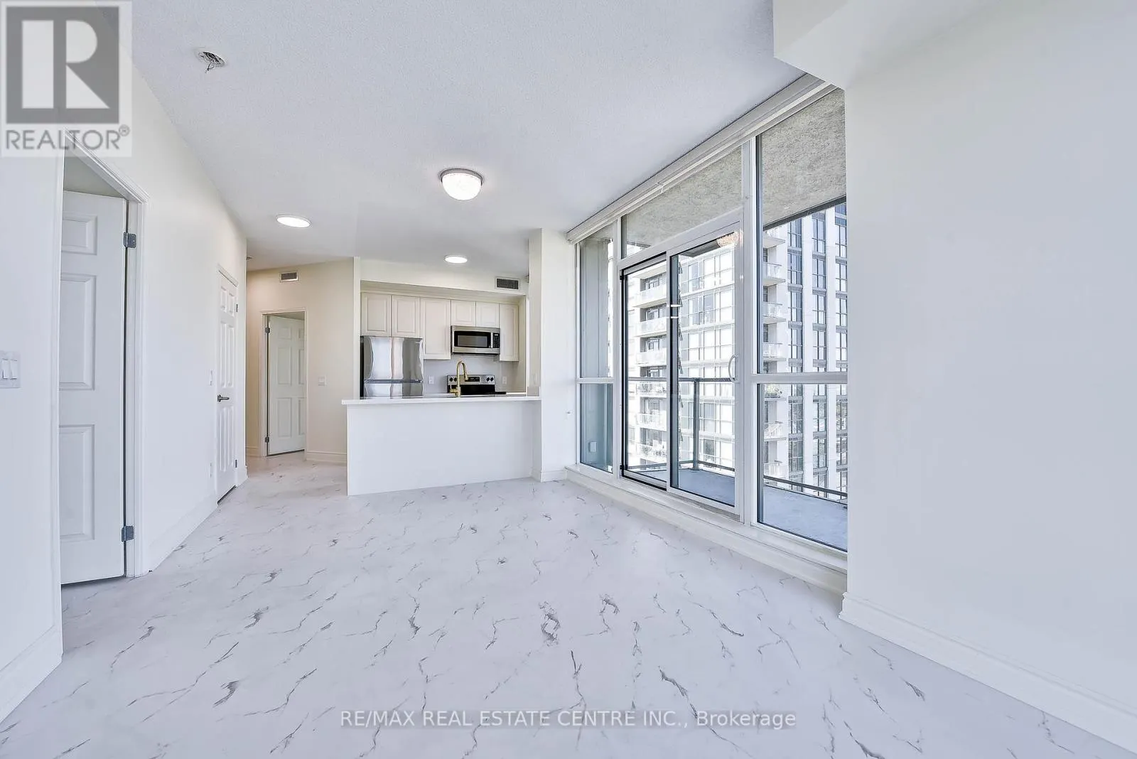 2116 - 339 RATHBURN ROAD W