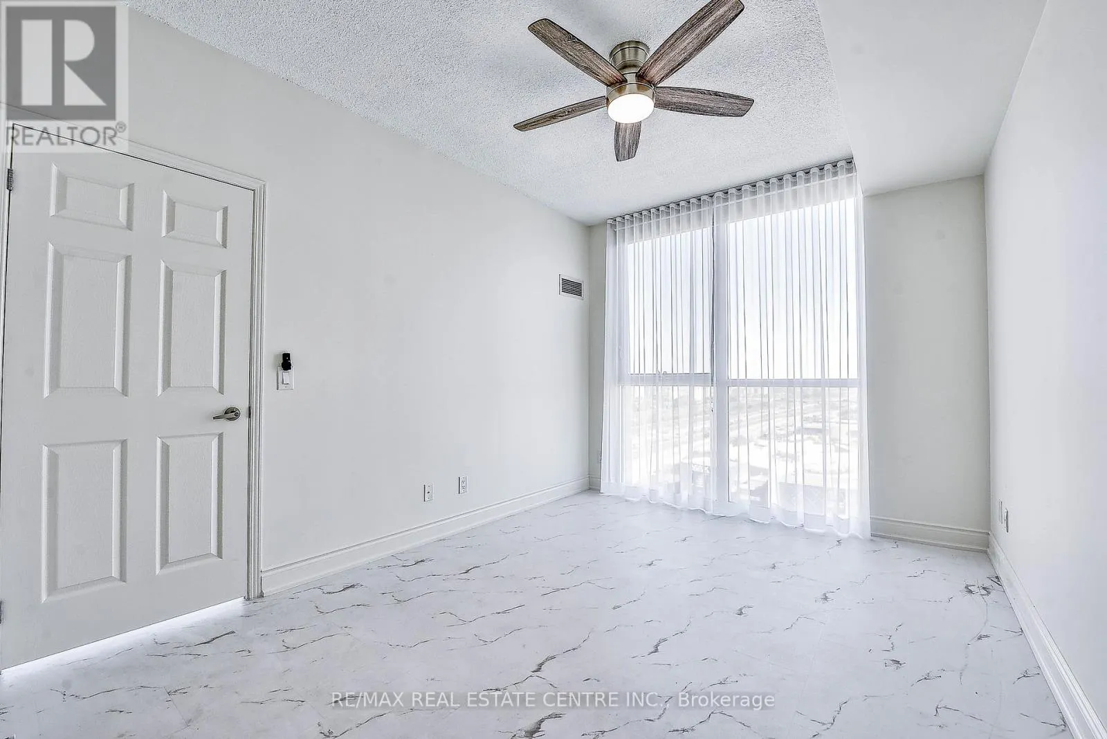 2116 - 339 RATHBURN ROAD W