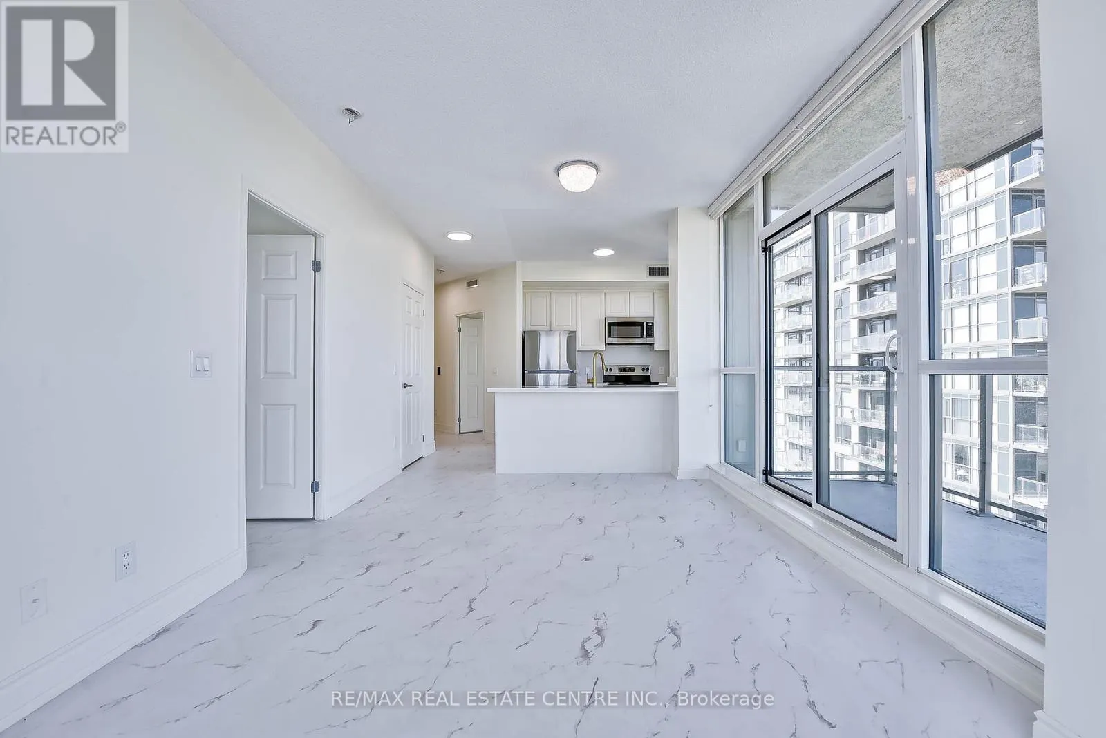 2116 - 339 RATHBURN ROAD W