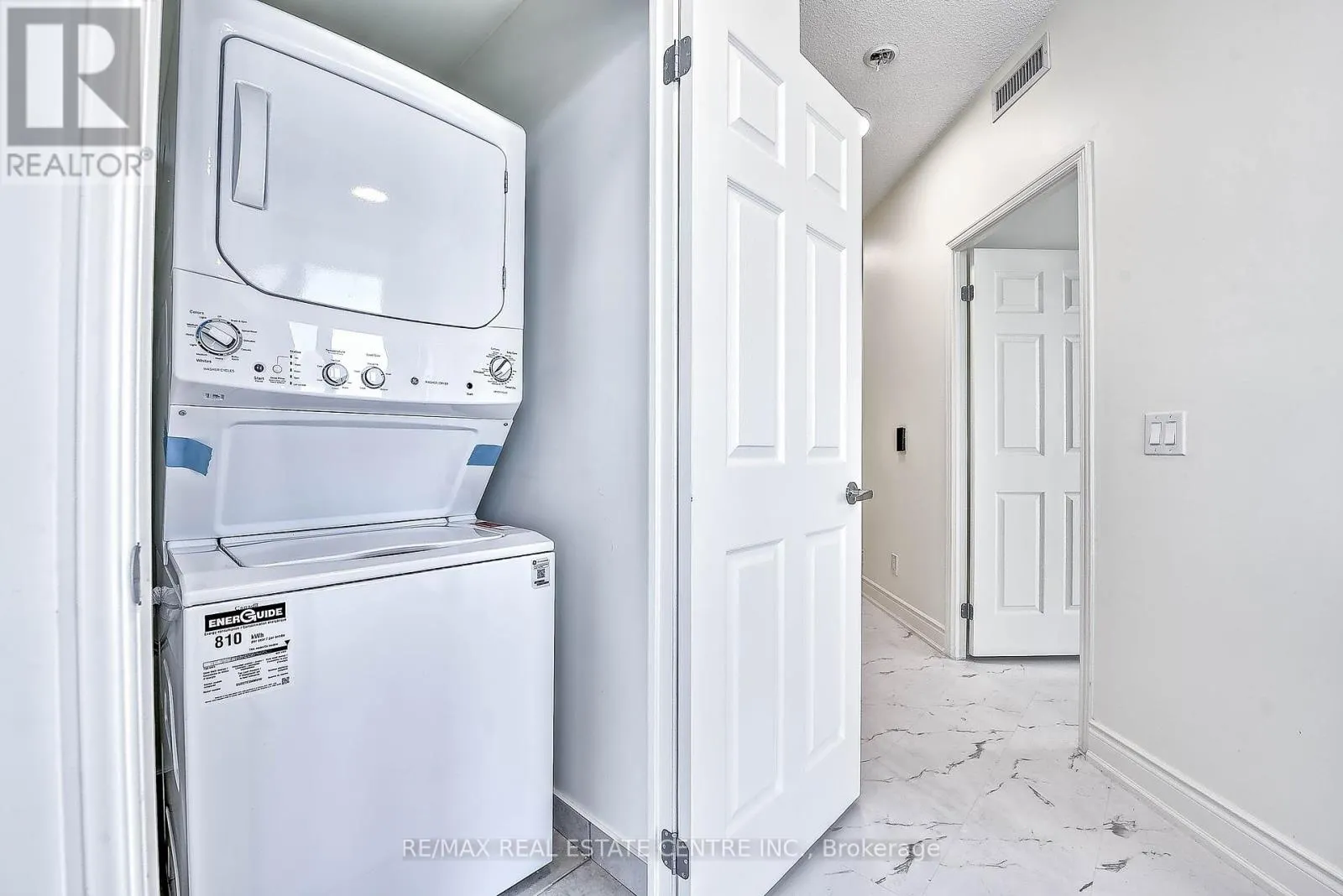 2116 - 339 RATHBURN ROAD W