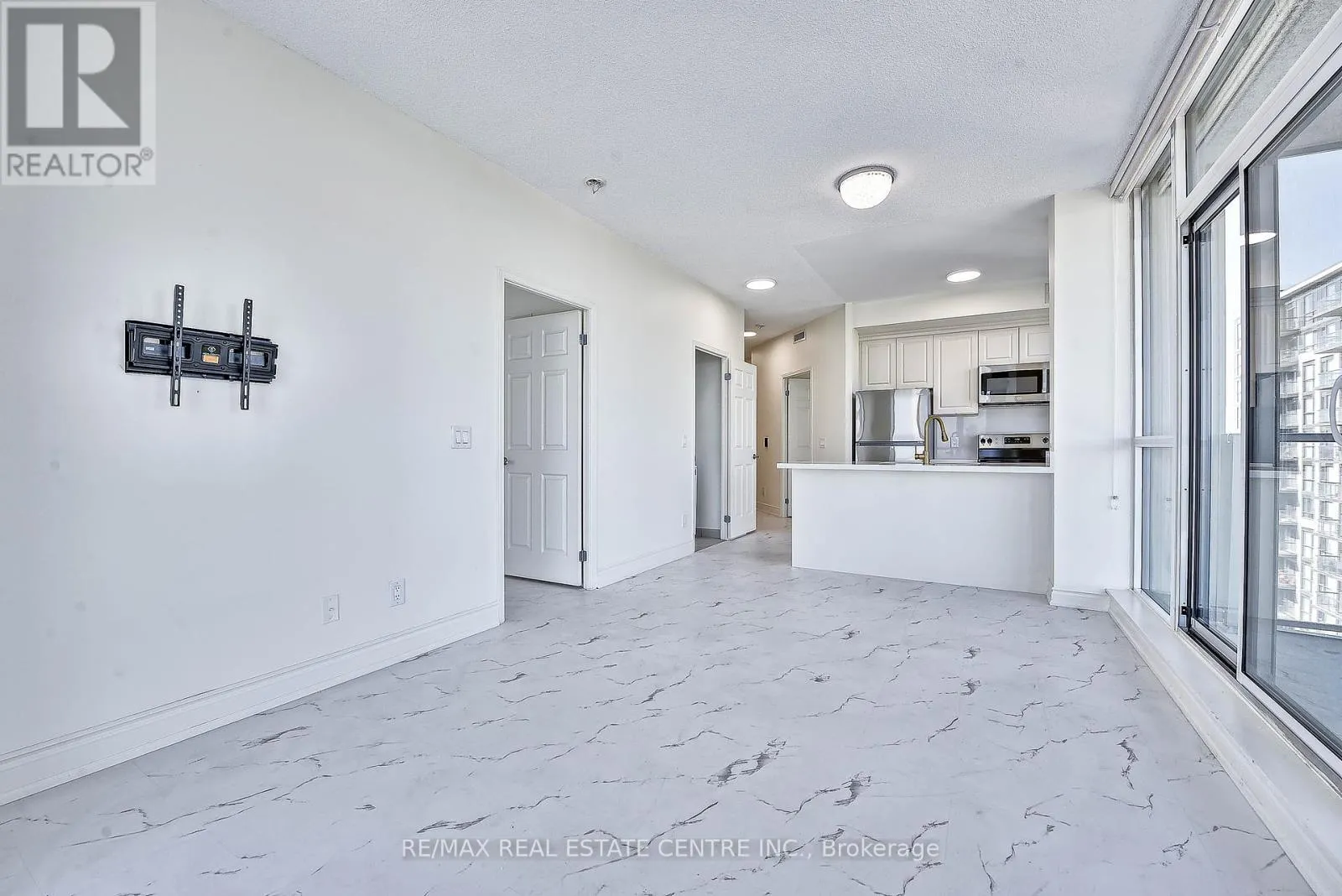 2116 - 339 RATHBURN ROAD W