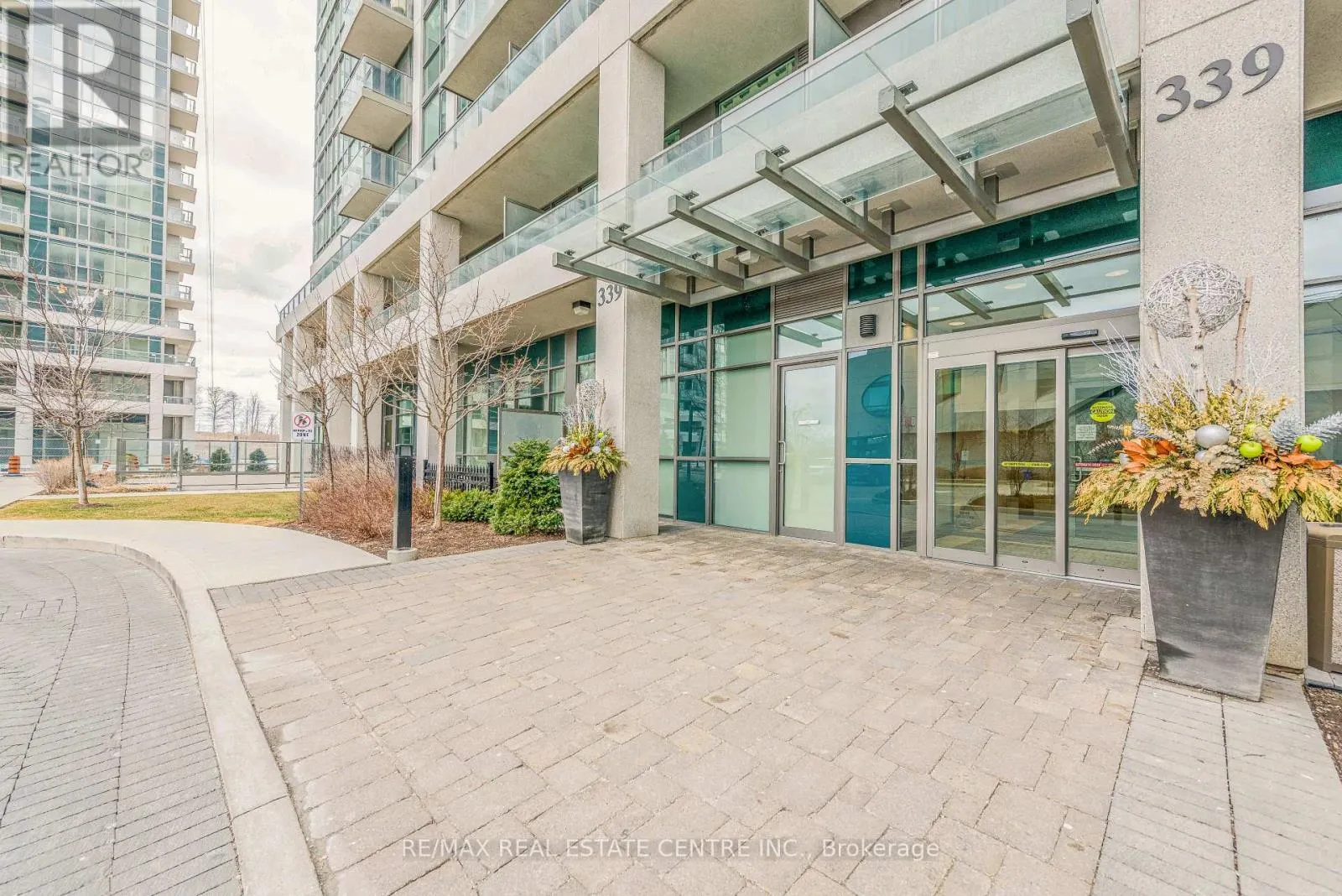 2116 - 339 RATHBURN ROAD W