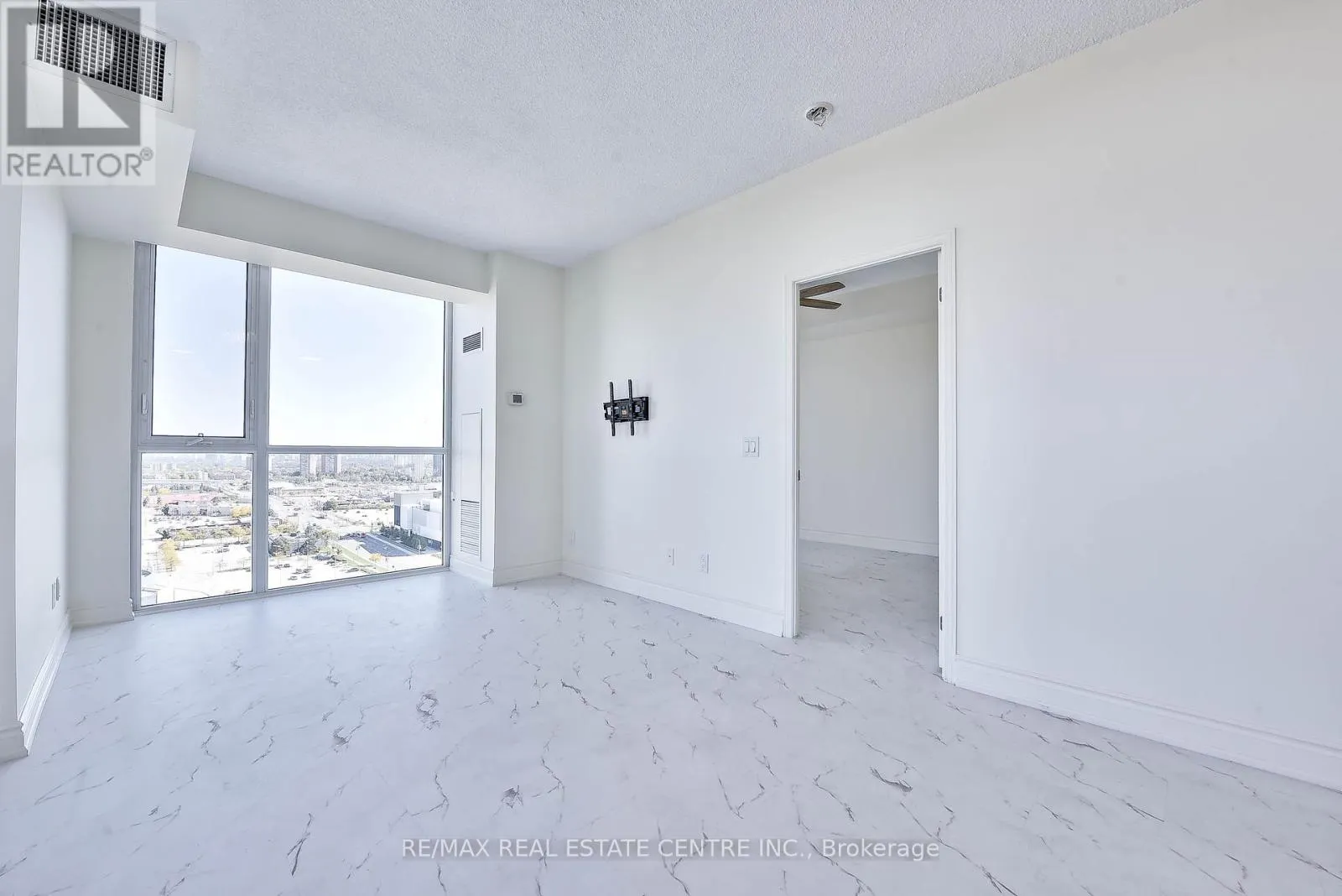 2116 - 339 RATHBURN ROAD W