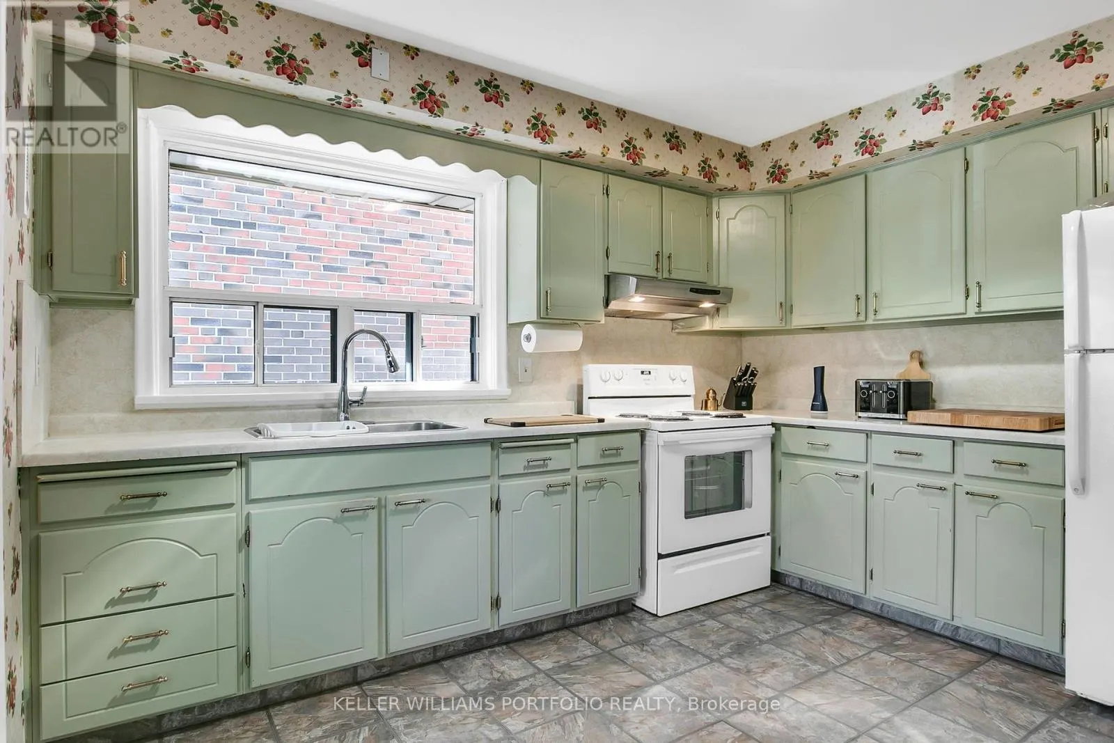 106 BOTFIELD AVENUE